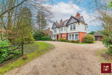 View Full Details for The Avenue, Crowthorne