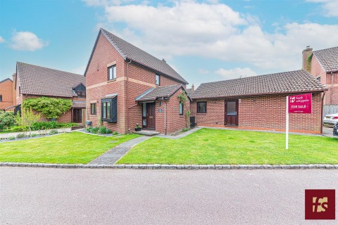 View Full Details for St. Andrews Close, Heathlake Park, Crowthorne