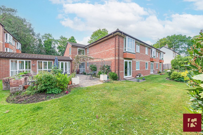 Images for Oak Lodge, New Road, Crowthorne