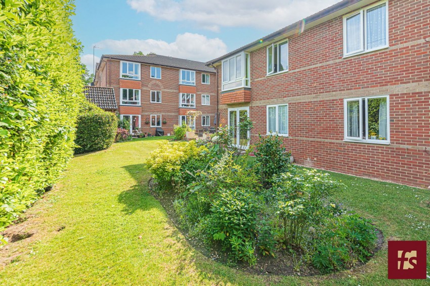 Images for Oak Lodge, New Road, Crowthorne
