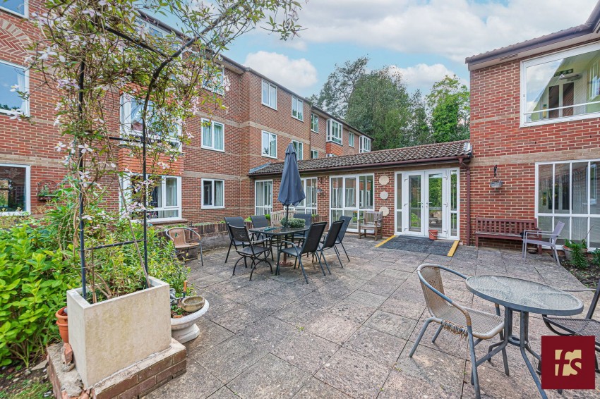 Images for Oak Lodge, New Road, Crowthorne