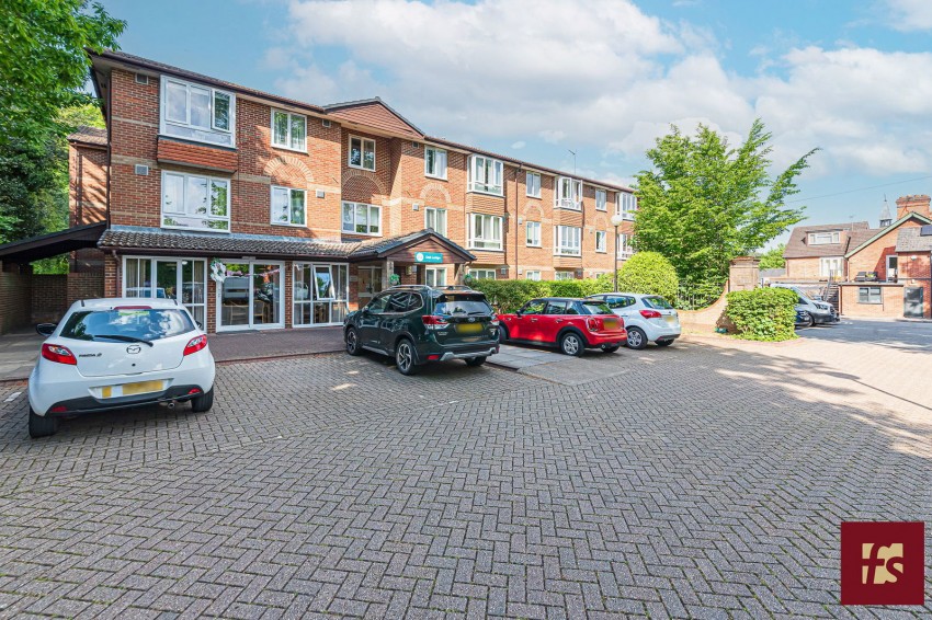 Images for Oak Lodge, New Road, Crowthorne