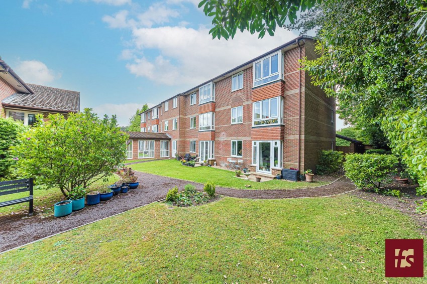 Images for Oak Lodge, New Road, Crowthorne