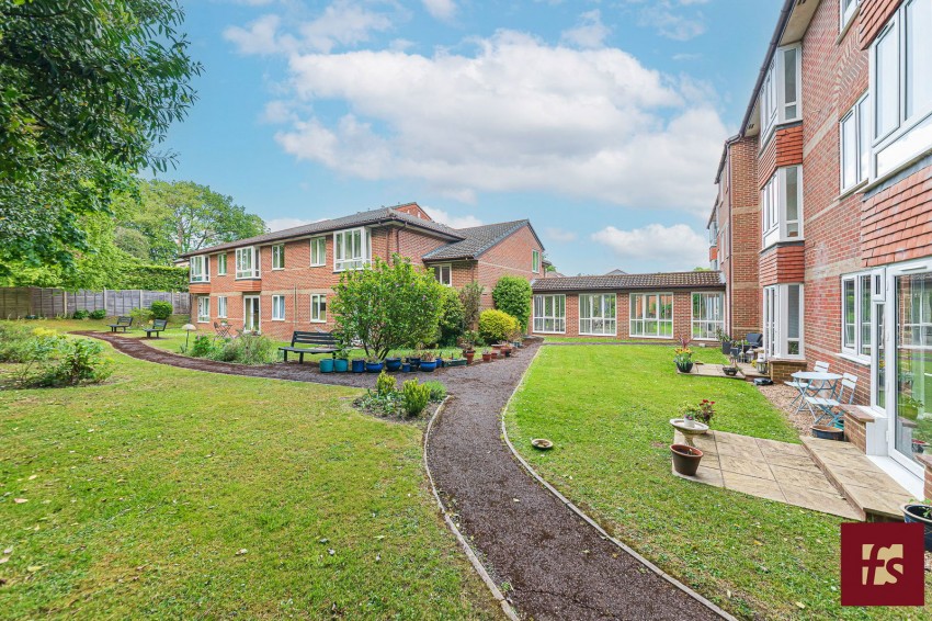 Images for Oak Lodge, New Road, Crowthorne