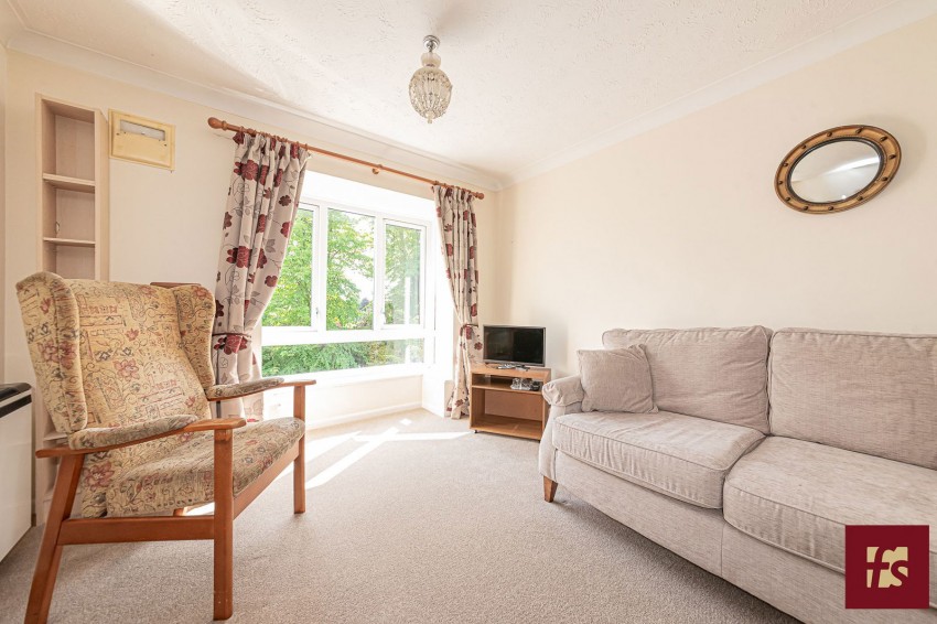 Images for Oak Lodge, New Road, Crowthorne