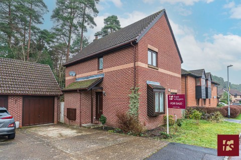 View Full Details for St. Andrews Close, Crowthorne