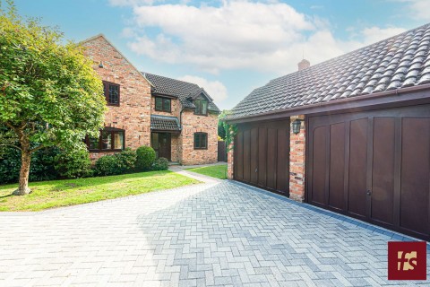 View Full Details for Holmbury Avenue, Crowthorne, RG45 6TQ