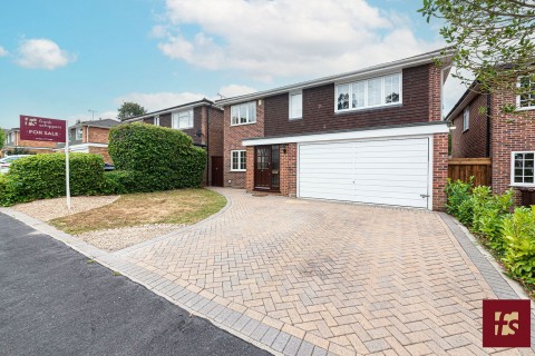 View Full Details for The Brambles, Crowthorne, Berkshire, RG45 6EF