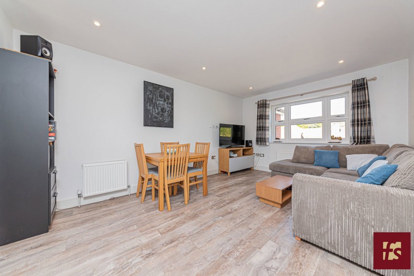 Images for High Street, Crowthorne, Berkshire, RG45 7AD