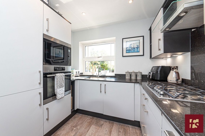 Images for High Street, Crowthorne, Berkshire, RG45 7AD