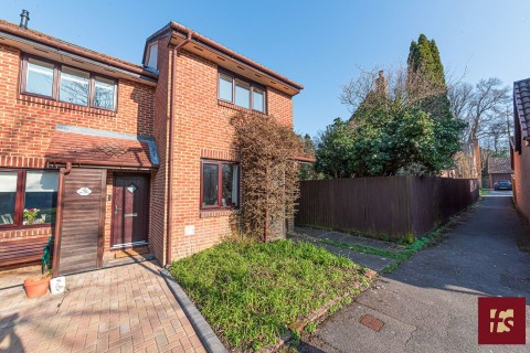 View Full Details for Merryman Drive, Heathlake Park, Crowthorne, Berkshire RG45 6TW