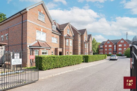 View Full Details for St. Francis Close, Crowthorne, Berkshire, RG45 6DF