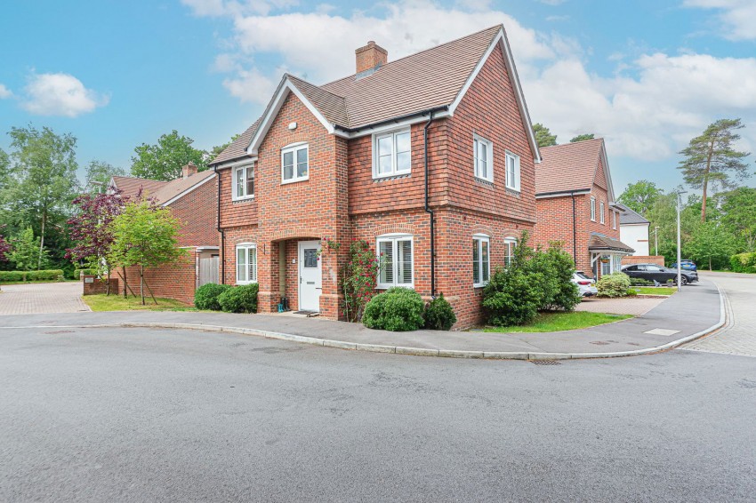 Images for Dove Close, Crowthorne, RG45 6HF
