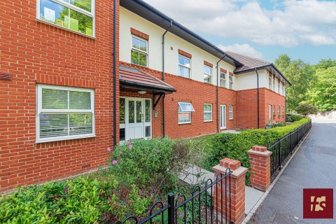 View Full Details for Pinewood Avenue, Crowthorne, RG45 6RD