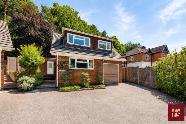 Mulberry Close, Crowthorne, Berkshire, RG45 7LG