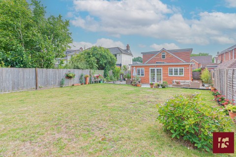 View Full Details for Pinehill Road, Crowthorne, Berkshire, RG45 7JP