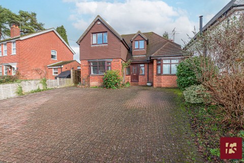 View Full Details for Pinewood Avenue, Crowthorne, Berkshire, RG45 6RR