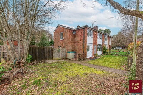 View Full Details for Cricket Field Grove, Crowthorne, Berkshire RG45 7ES