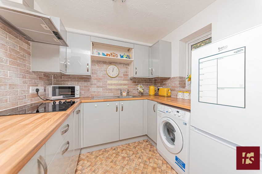 Images for Oak Lodge, New Road, Crowthorne