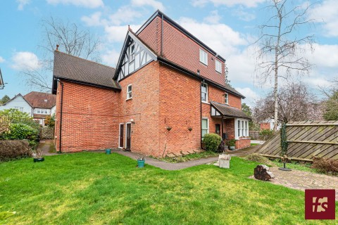 View Full Details for St Annes Court, Dukes Ride, Crowthorne, Berkshire
