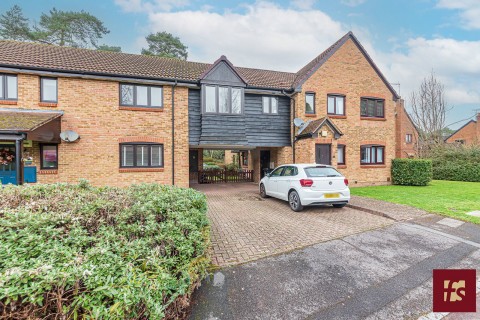 View Full Details for Wentworth Close, Crowthorne, RG45 6UL