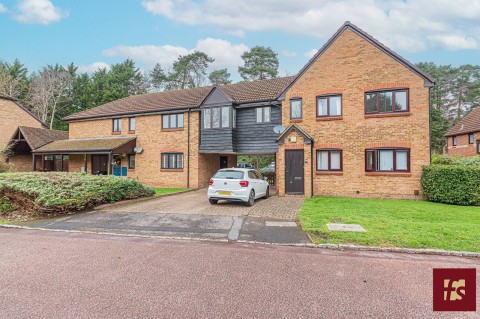 View Full Details for Wentworth Close, Crowthorne, RG45 6UL