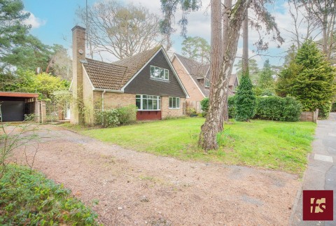 View Full Details for Linkway, Crowthorne, RG45 6ES
