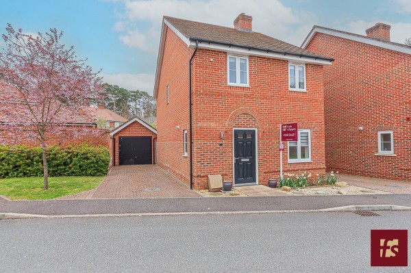 Dashers Close, Crowthorne, RG45 6GX