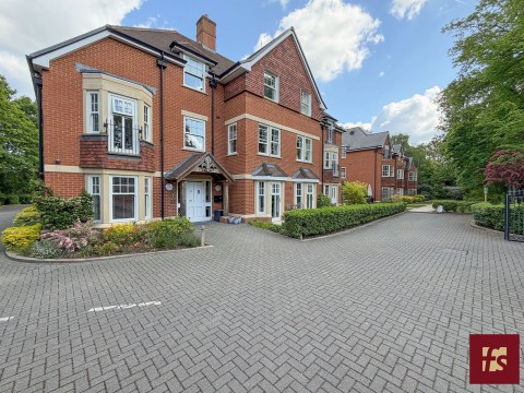 View Full Details for Fleur de lis, Dukes Ride, Crowthorne, Berkshire RG45 6AZ