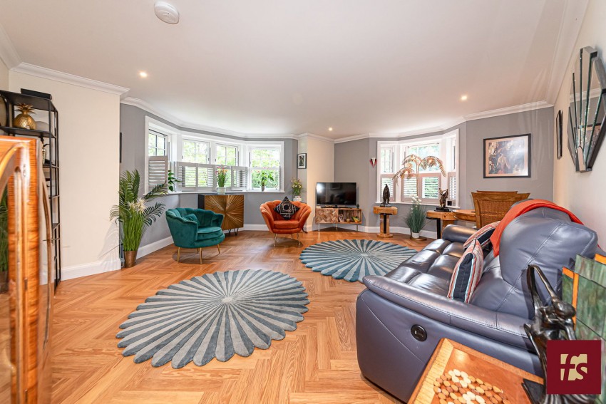 Images for Fleur de lis, Dukes Ride, Crowthorne, Berkshire RG45 6AZ
