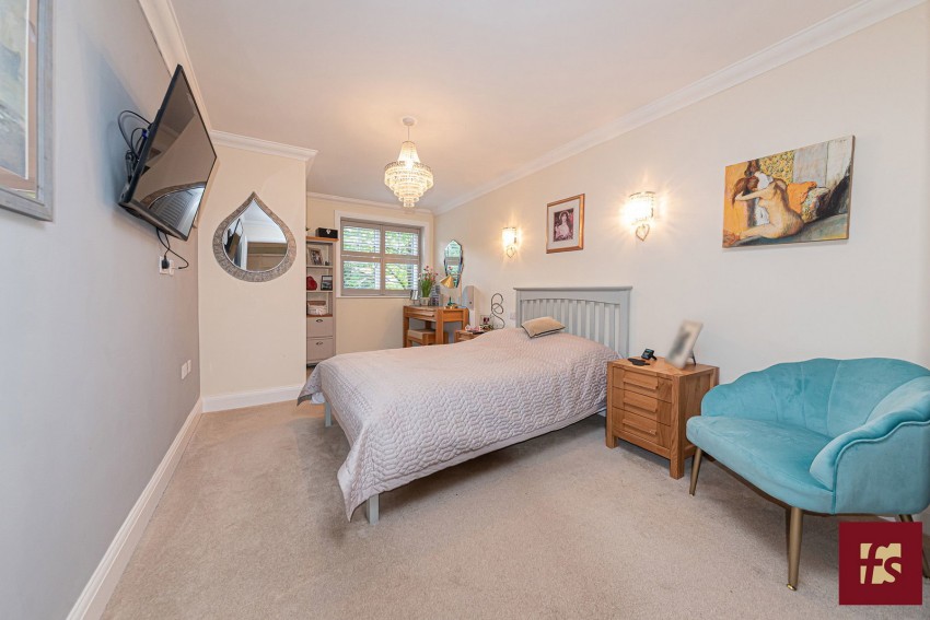 Images for Fleur de lis, Dukes Ride, Crowthorne, Berkshire RG45 6AZ