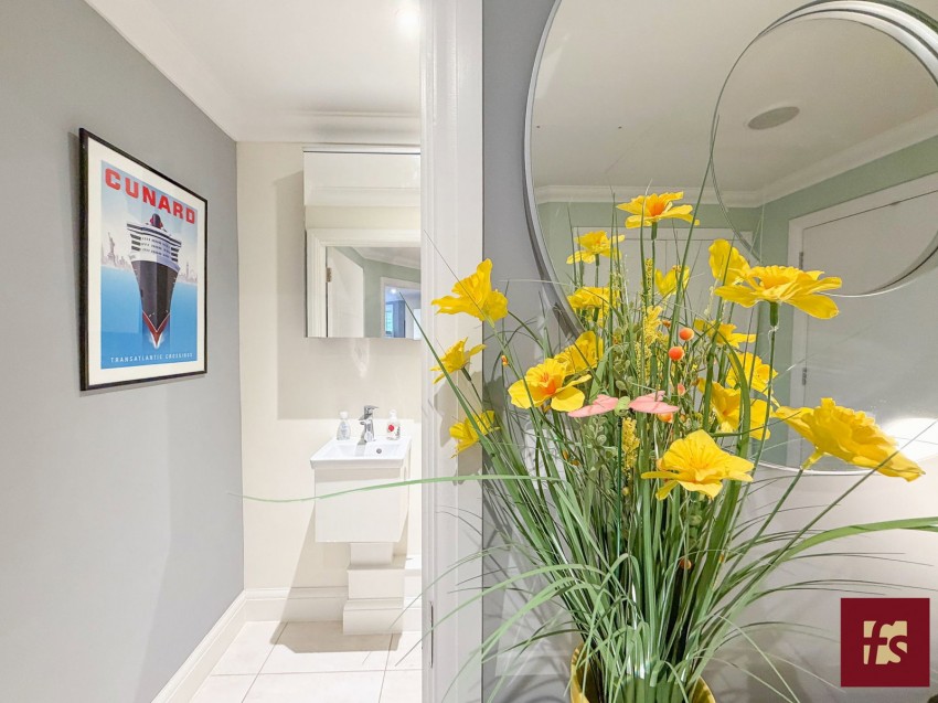 Images for Fleur de lis, Dukes Ride, Crowthorne, Berkshire RG45 6AZ
