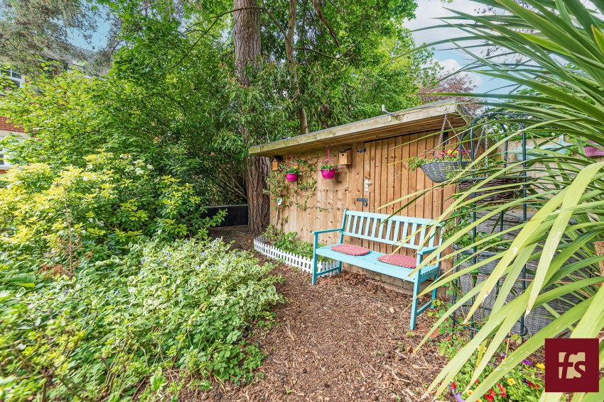 Images for Fleur de lis, Dukes Ride, Crowthorne, Berkshire RG45 6AZ