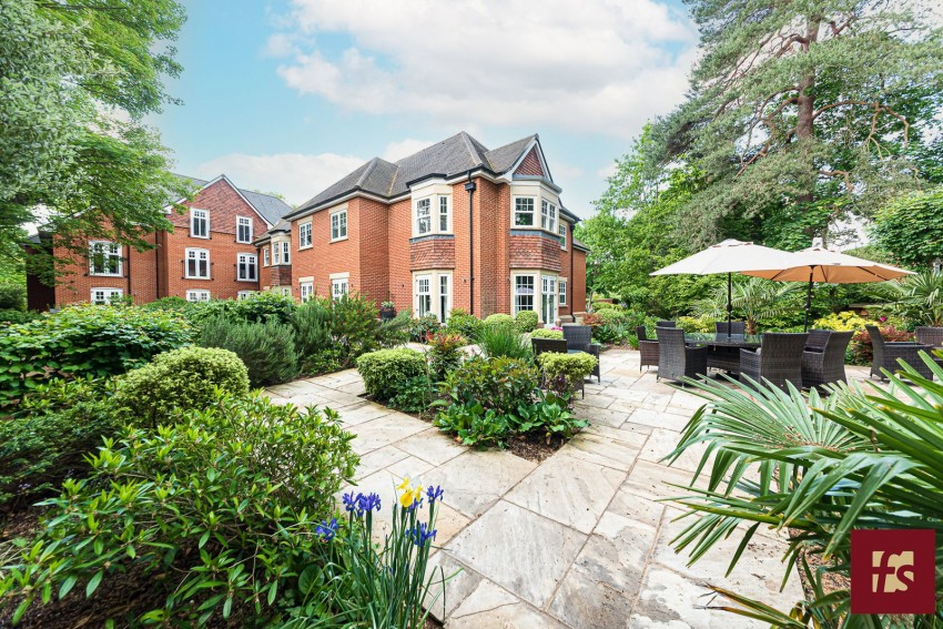 Images for Fleur de lis, Dukes Ride, Crowthorne, Berkshire RG45 6AZ