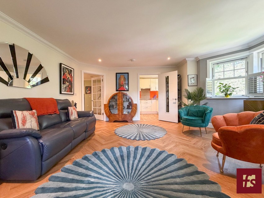 Images for Fleur de lis, Dukes Ride, Crowthorne, Berkshire RG45 6AZ