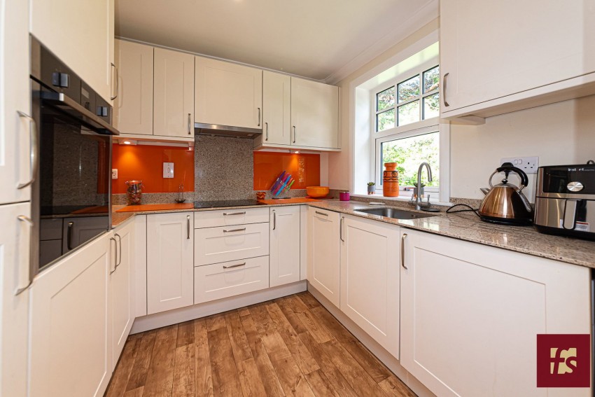Images for Fleur de lis, Dukes Ride, Crowthorne, Berkshire RG45 6AZ