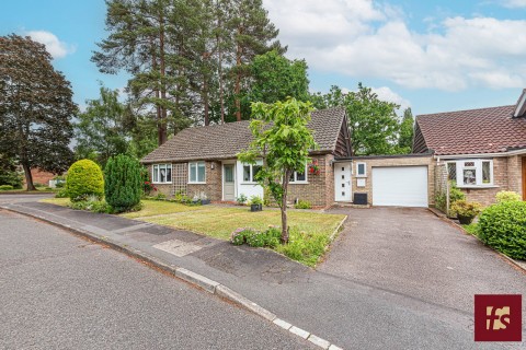 View Full Details for The Rise, Crowthorne, RG45 6EJ
