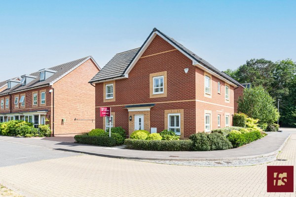 Arlott Green, Crowthorne, Berkshire RG45 7FG