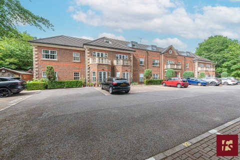 View Full Details for Dukes Ride, Crowthorne, RG45 6DG