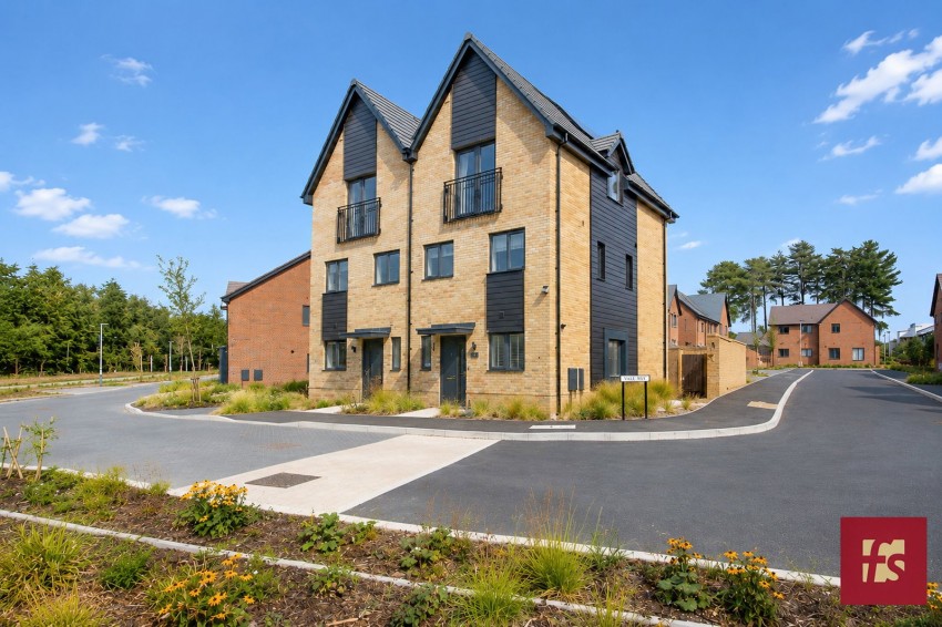 Images for Pilgrims Lane, Buckler's Park, Crowthorne, Berkshire RG45 6XG