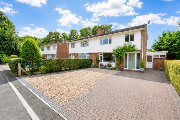 Cricket Field Grove, Crowthorne, Berkshire RG45 7ES