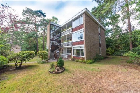 View Full Details for Linkway, Crowthorne, RG45 6EU