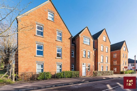 View Full Details for Heath Hill Road South, Crowthorne, RG45 7BH