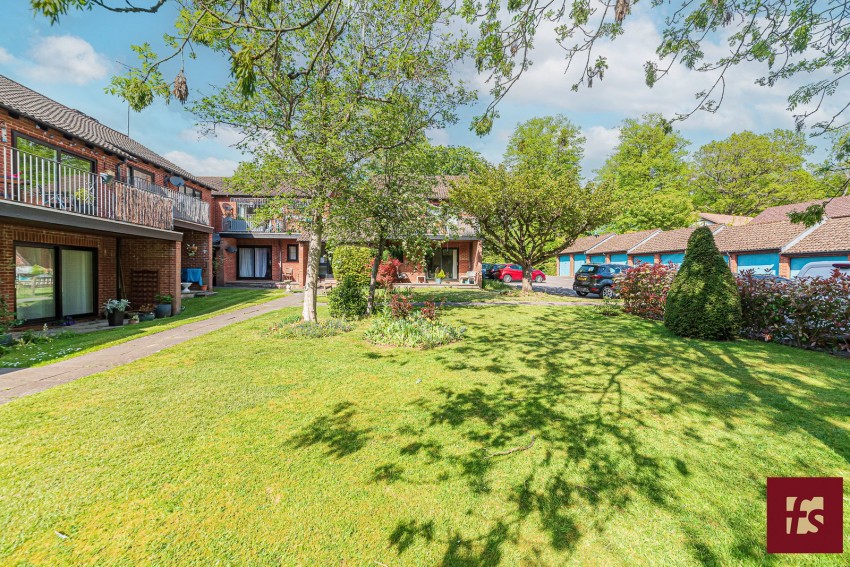 Images for Lower Broadmoor Road, Crowthorne, RG45 7HF