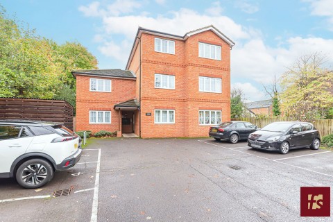 View Full Details for Kings Road, Crowthorne, RG45 7AE