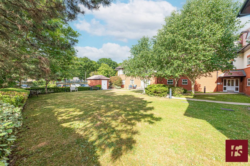 Images for 104 Pinewood Avenue, Crowthorne, Berkshire, RG45 6RD
